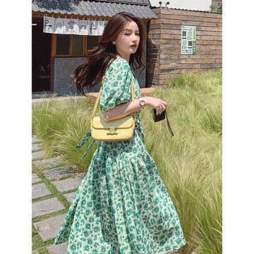 綠色碎花裙子女夏季2025新款夏裝收腰顯瘦氣質法式v領雪紡連衣裙