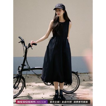 Jicouture“Urbancore”系列背心式機能感連衣裙女直筒收腰半裙子