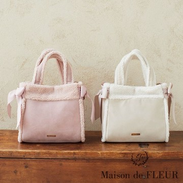 Maison de FLEUR 溫暖毛絨蝴蝶結緞帶方形手提/側背包(08000039100)