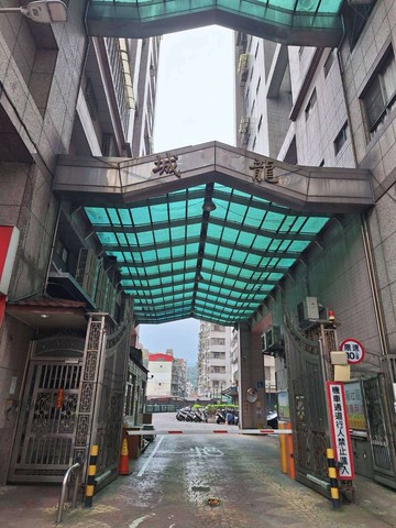 (狂降百萬)前後陽台三面採光.雙衛浴開窗+車位｜新北市土城區金城路三段