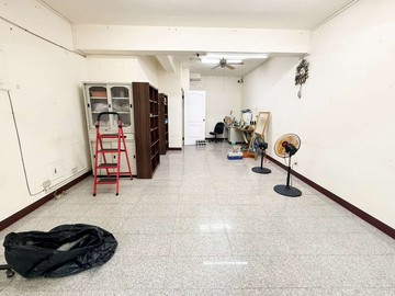澄和市場旁｜陽明學區｜黃線捷運｜8米街有騎樓金店面｜高雄市三民區澄平街
