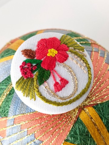 紅色山茶花新年門飾刺繡胸針