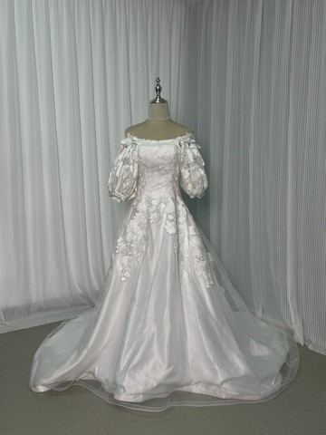 婚紗 露肩 花卉圖案 光澤緞面 綁帶設計 結婚典禮
