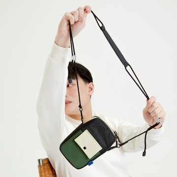 HUKMUM Josh 尼龍斜背小包 (共五色) - 森林綠