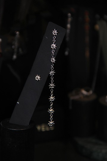 YELU手工雕蠟起版製作不對稱耳環月亮之後的小太陽