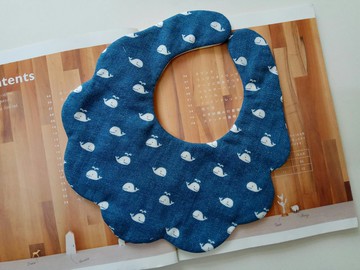 【5日內出貨】日本綿紗布 藍底鯨魚  棉紗款雲狀圍兜 嬰兒圍兜