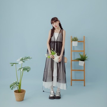 QUEENSHOP_ S 女裝 綁帶腰間荷葉透紗長罩衫背心 兩色售 現+預 【01098924】
