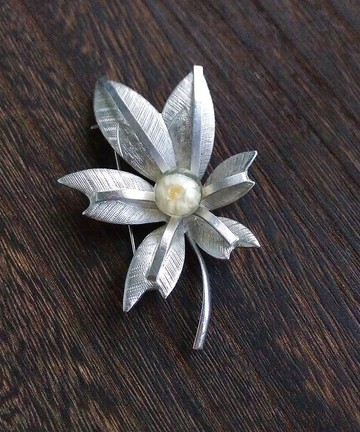 Vintage Jewelry 西洋古董飾品 GSILVEI 立體 銀色調  花卉 別針