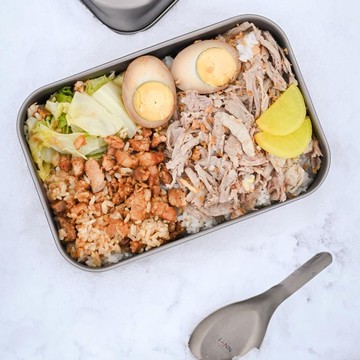 【贈綁帶】日式便當盒含鈦蓋 (一體成型) 抗菌好洗 不殘異味 日式便當盒含鈦蓋