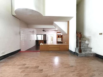 左營高鐵左營榮總 臨16米路邊間大地坪透天｜高雄市左營區榮總路