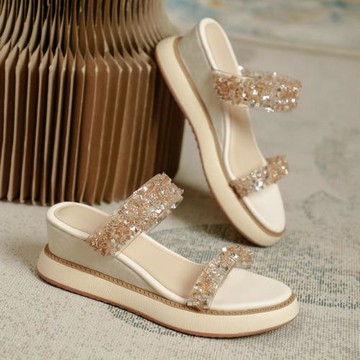 坡跟涼鞋女夏季2025新款中跟高跟粗跟厚底松糕羅馬水鉆時裝一字帶