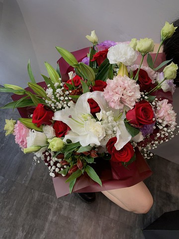 玫瑰玫瑰百合桔梗滿天星鮮花束 Pinkoi 設計購物網站 Line購物