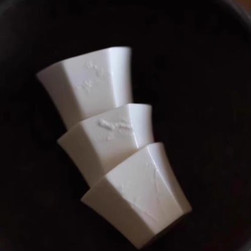 90年代臺定德化白瓷六方杯 刻花浮雕松竹梅品茗杯 工夫茶歲寒三友