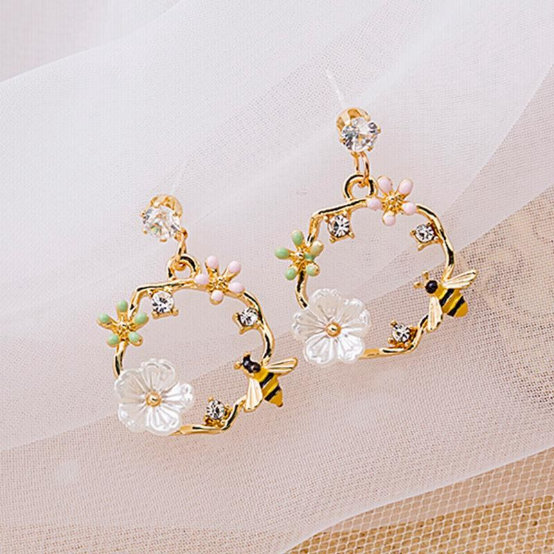 ピアス ハチ 蜂 フラワー サークル ラウンド ゴールド 花 ビジュー 一 