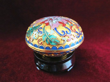 七十年代景泰藍老貨銅胎掐絲金地粉盒（27）