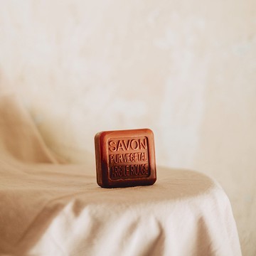 法國 La Savonnerie de Nyons 賦活紅礦泥潔顏皂