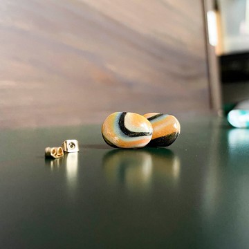 金色藍色寶石耳環