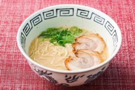 博多豚骨ラーメン、焼餃子セット（点心点 餃子のタレ・柚子胡椒付き）