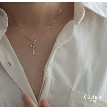 【Gulicc】古莉可 項鍊 縷空 三葉草 方晶鑰匙項鍊
