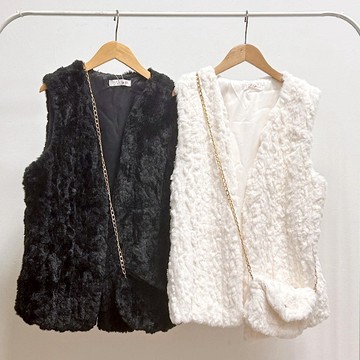 【Avivi】名媛感附鍊條小包毛絨背心 - 黑色、白色