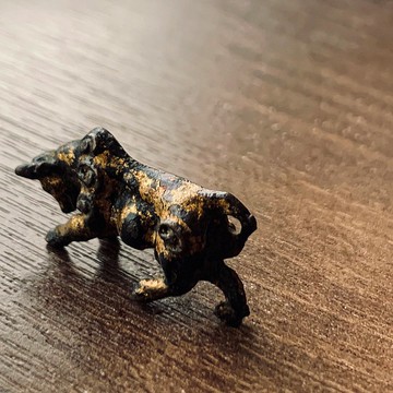 中國 漢代鎏金銅牛飾品│精湛工藝 百年歷史