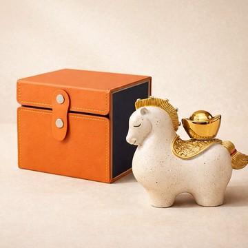 🧨新年快樂🧡快速出貨 【COZY PLUS+】馬上有錢開運擺件禮盒JAN07#CAT163 開運 招財 馬年 擺件 生日禮物 交換禮物 新年禮物 開業禮物 喬遷禮物