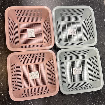 購滿99出貨✨熱賣✨加厚正方形塑料瀝水菜籃小號幼兒園玩具收納鏤空廚房收納框菜籃子