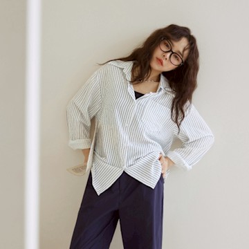 OB嚴選中大尺碼-前口袋直條紋長袖襯衫《AB20319》