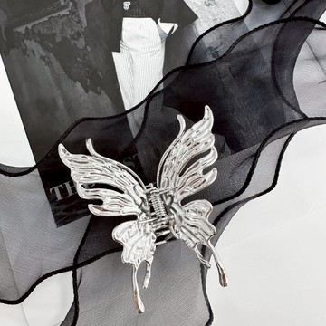 【Fee隔日到貨單色】高級液態感銀色立體蝴蝶鯊魚夾🔥盤髮抓夾 髮夾 半圓形髮夾 抓夾 小髮夾 盤髮 小嘴夾 夾子