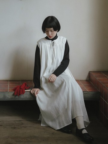 流光白紗 暗紋提花洋裝 褶皺肌理無袖寬鬆長裙