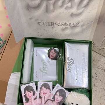 💥店長推薦💥畢生之研Rosy趙露思周邊 禮盒 潔面柔巾 小卡*3 髮帶 明信片 鏡子
