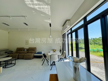 【冬山河景觀電梯農舍 ★ 約十分鐘直達羅東市區】｜宜蘭縣冬山鄉東六路