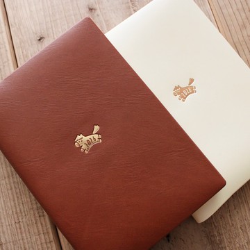 MATOKA 日記本 2026 年版 1 月開始 B6 週記事 左頁式 重點馬 駝色