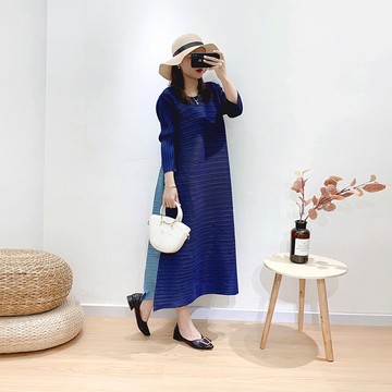 現貨+預購 三宅風皺褶衣服褶皺洋裝長裙七分袖連身裙高級摺衣彈力女裝顯瘦折衣大碼-拼色圓領寬鬆三宅風女裙子3色73yf34【獨家進口】【米蘭精品】