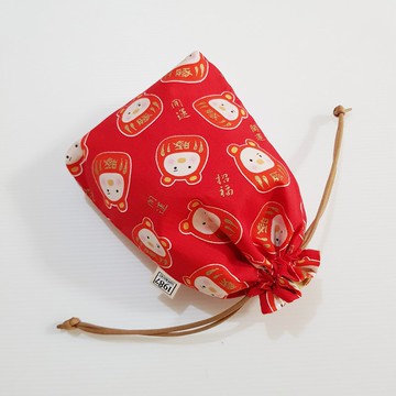 【招財豬-紅】 束口袋 收納袋 隨身包 化妝包 聖誕交換禮物