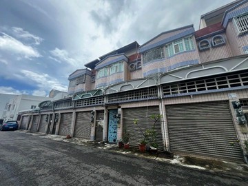 高雄首購買房 芙蓉姐姐 恆春古城魅力商圈透天車墅｜屏東縣恆春鎮恒南路