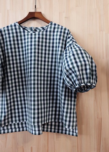 圓領抽褶澎袖上衣/ 綠藍小格