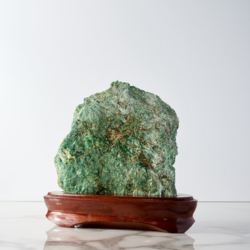 綠雲母｜調和空間能量 舒緩 愛 穩定支持 空間擺件 附木座 含座885g S25BO25-29