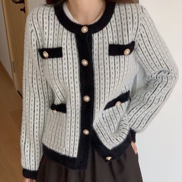 La Belleza時尚名媛圓領撞色滾邊仿水貂毛珠釦口袋毛絨絨柔軟開釦毛毛針織外套