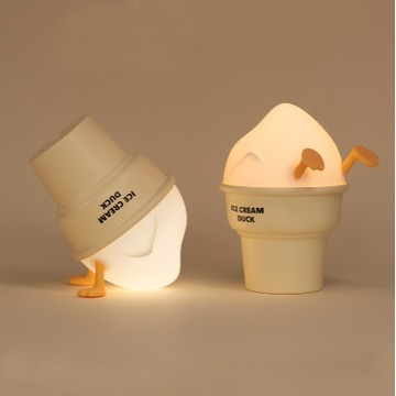 【家寵LOVEHOME】 LOVEHOME 可愛冰淇淋鴨鴨矽膠夜燈 USB充電拍拍燈 (不挑款出貨)