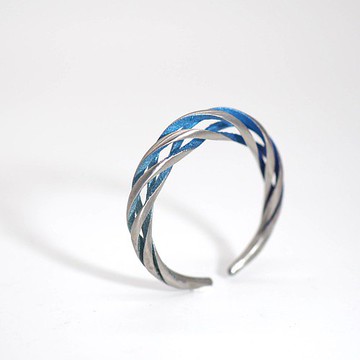 藍-淺藍漸變啞光飾面 純鈦戒指，也可當耳套使用