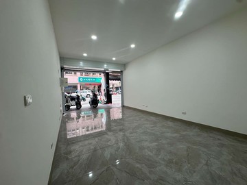 捷運三多商圈15米路上整新文武市透店｜高雄市苓雅區忠孝二路