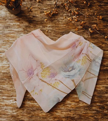 Jennie Tsai - 粉嫩嫩花朵系列  淡雅粉方型絲巾