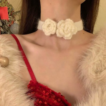 秋冬氛圍感白色毛線花朵毛絨choker聖誕純欲頸帶高級感項鍊女