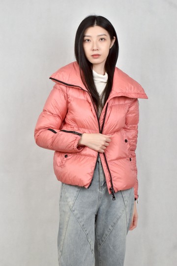 (L) moncler粉色羽絨短版外套