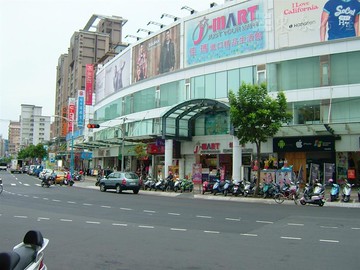 K264蘆洲區正長榮路上佳瑪百貨旁超級賺錢店面降價｜新北市蘆洲區長榮路