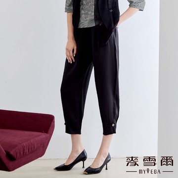 Myvega麥雪爾 造型琥珀釦鬆緊腰八分哈倫褲-黑