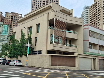 誠信房仲阿萬-!專任!惠來公園角間獨棟電梯大別墅｜台中市西屯區市政南二路