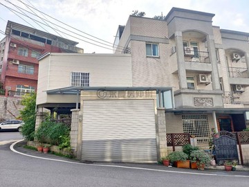 頭份【新興街６房別墅】庭院可停３台車大地坪｜苗栗縣頭份市新興街