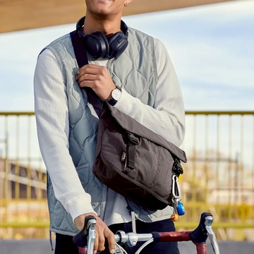 澳洲Bellroy Cinch Messenger Bag 日常斜背包 - Sand Dune 沙丘